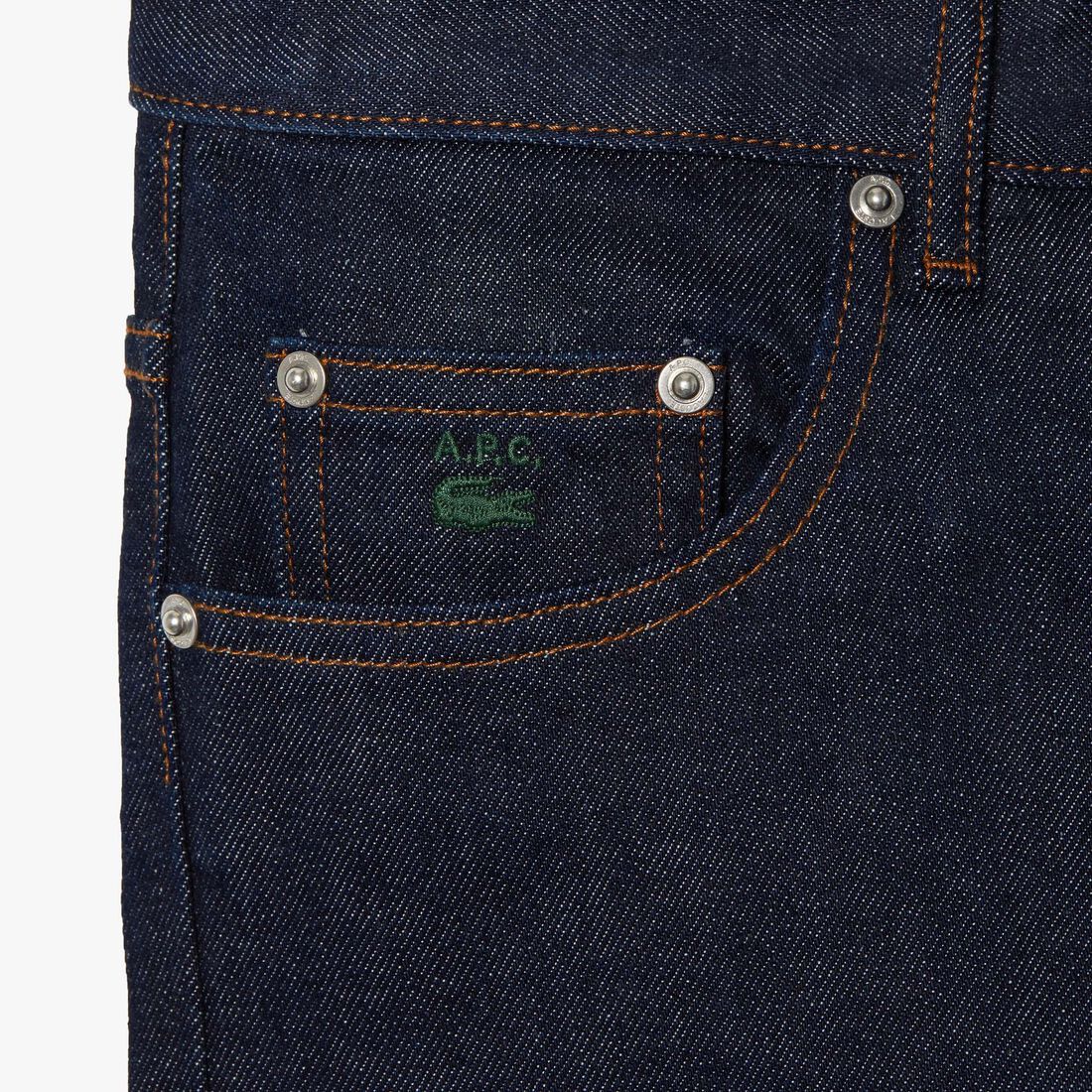 بنطال جينز بخصر منخفض للجنسين مجموعة Lacoste x A.P.C. بنطال جينز بخصر منخفض للجنسين مجموعة Lacoste x A.P.C.